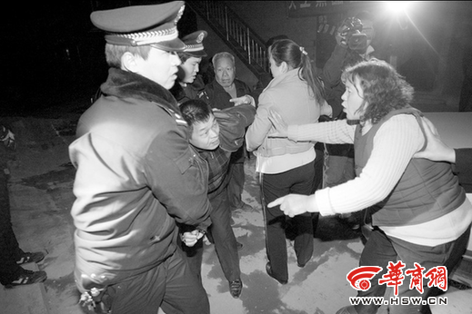 灞桥村民400元赖了两个月 法院强制执行专制老